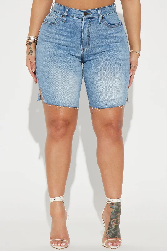 Everything's Good Super Stretch Denim Bermudas - Light Blue Wash