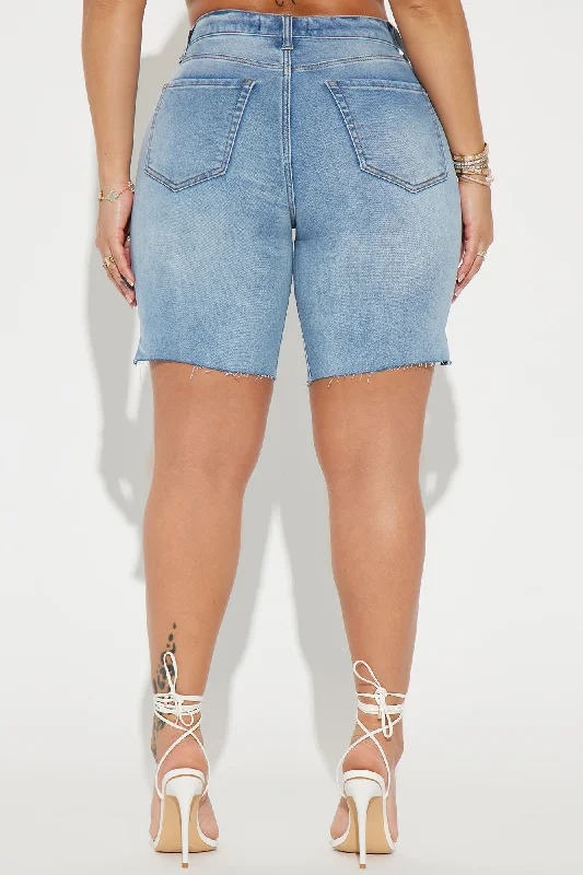 Everything's Good Super Stretch Denim Bermudas - Light Blue Wash