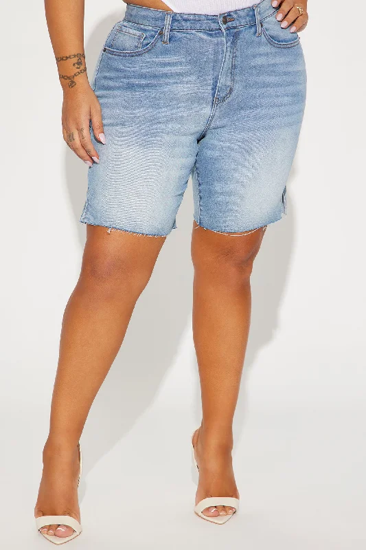 Everything's Good Super Stretch Denim Bermudas - Light Blue Wash