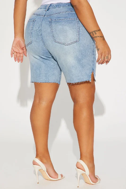 Everything's Good Super Stretch Denim Bermudas - Light Blue Wash